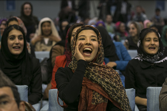 阿富汗为啥女性不能外出