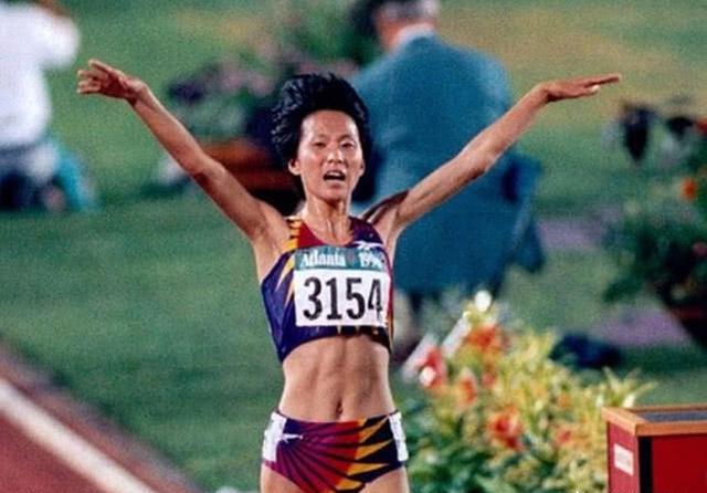 1993年8月28日 王军霞获第四届世界田径锦标赛千米金牌