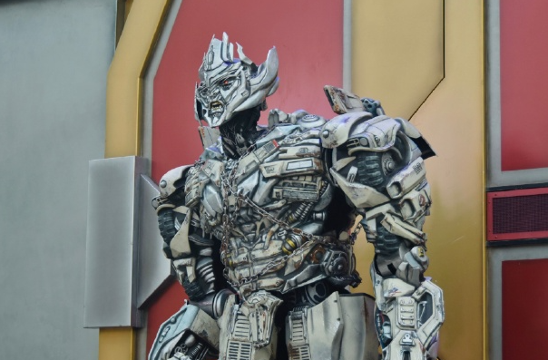 环球影城机器人是真人表演吗