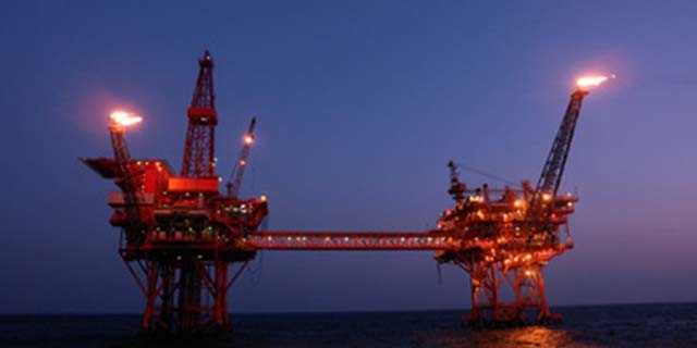 1990年9月13日 中国最大海上油田投产