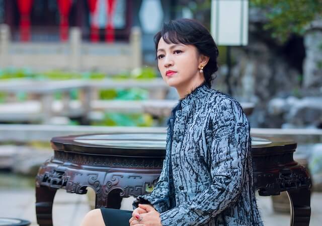 一生一世里周生辰的妈妈为什么不喜欢时宜