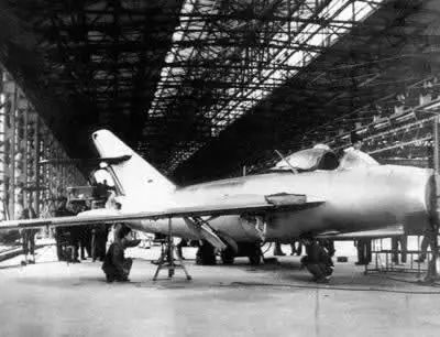 1956年9月8日 中国成功试制新型喷气式飞机