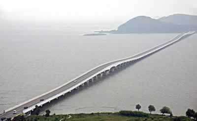 1994年10月25日 我国内湖第一长桥太湖大桥通车