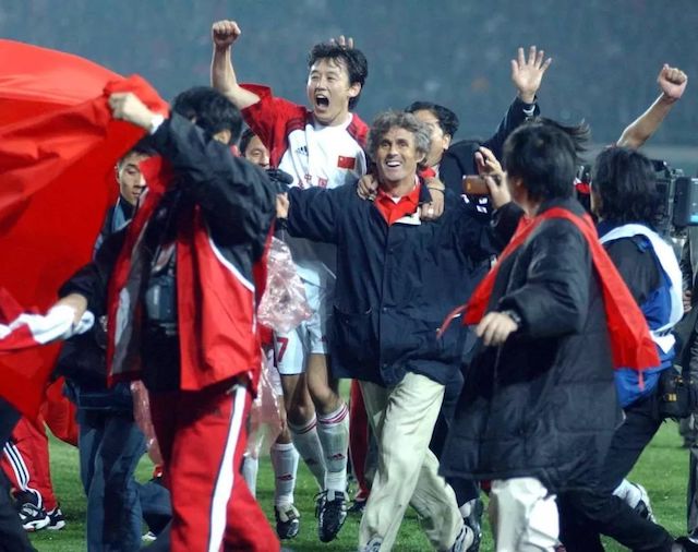 2001年10月7日 中国男子足球冲进世界杯