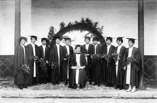1902年10月29日 中国第一所女子学校招生