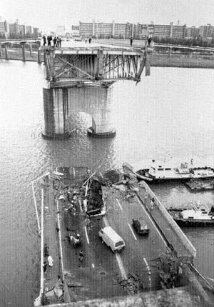 1994年10月21日 汉城汉江大桥坍塌