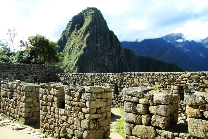 1961年10月25日 厄瓜多尔发现南美最早人类遗址