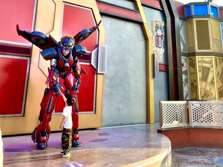 环球影城女汽车人是谁