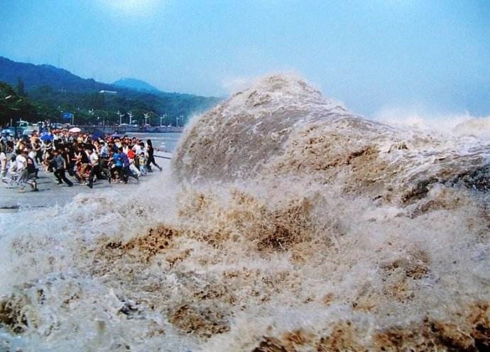 1993年10月3日 萧山发生江潮卷走观潮者重大事故