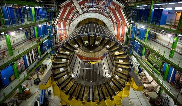 1989年11月13日 世界最大正负电子对撞机落成